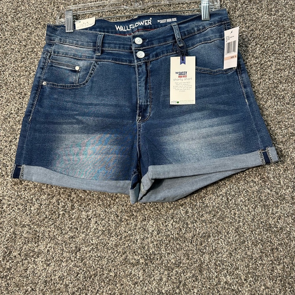 NWT WallFlower Sassy High-Rise Denim Shorts Size 15 - Picture 3 of 4